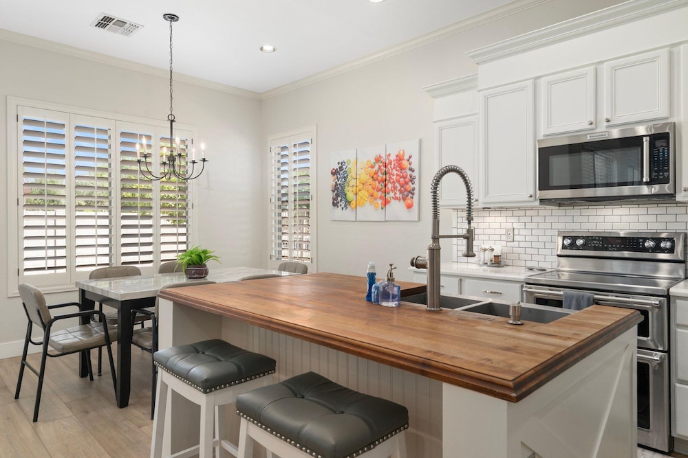 Dublin in Gilbert With 4 Bedrooms and 2 Bathrooms