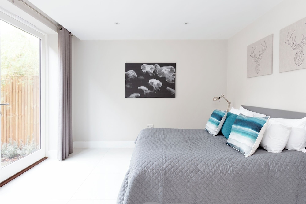 Fabulous Central Windsor Town House