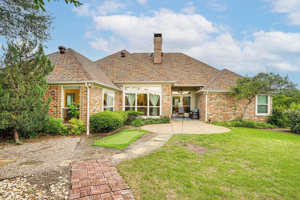 Spacious Family Retreat in Fort Worth Area!