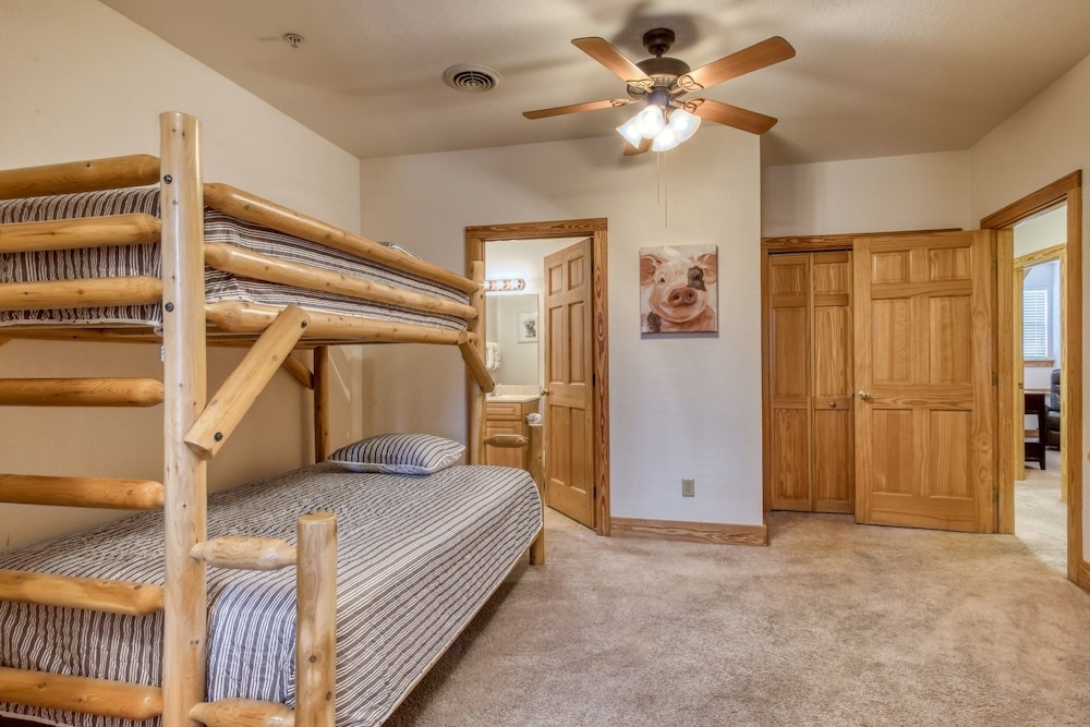 Owl See You 3205 - Close To Dollywood And Overlooking Gatlinburg Golf Course 2 Bedroom Condo by RedAwning view 4