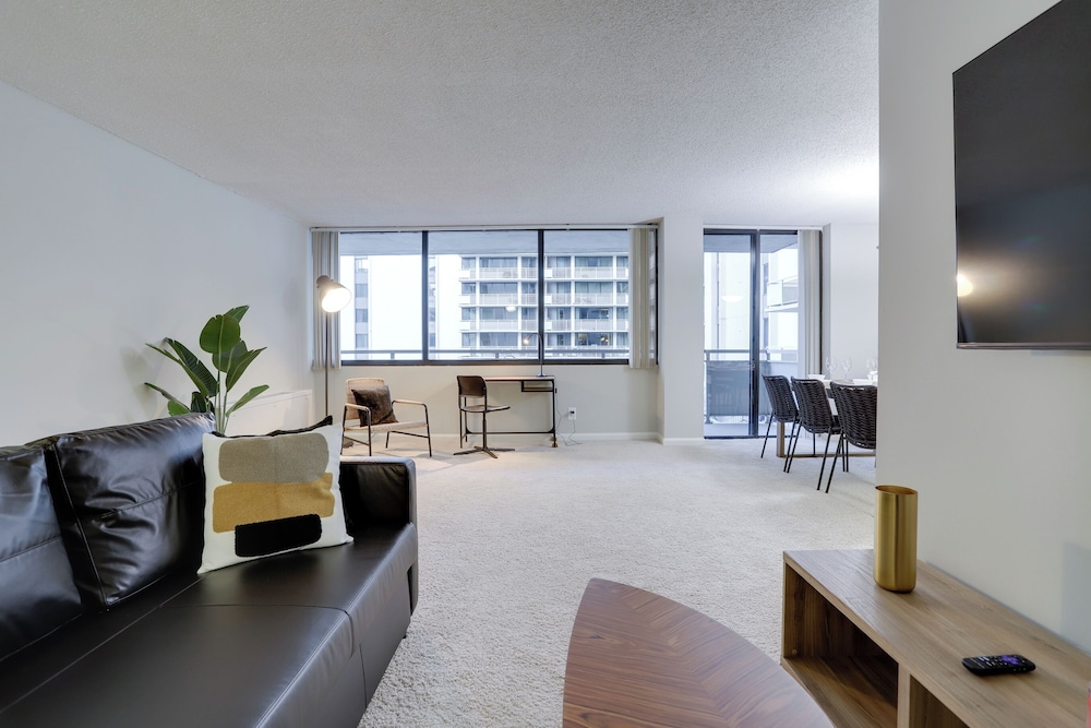Modern Apt Near Airport & Metro