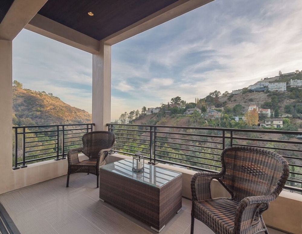 Zorada - Private Hollywood Hills Luxury With Endless Amenities and City Views