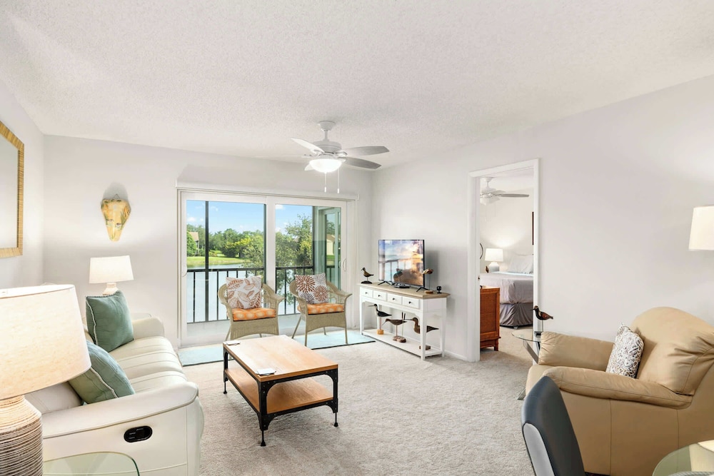 Modern Lakeside Condo 2 Bed, 2 Bath Oldsmar, FL