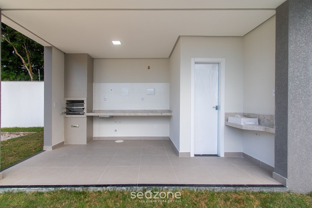 Apartments With Swimming Pool 700m From Taperapuan Beach Nvm0009