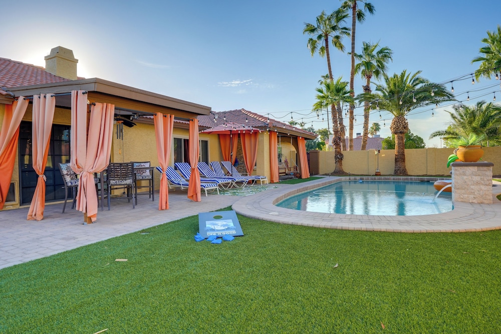 Luxe Outdoor Oasis: 'palm Tree Villa' in Chandler