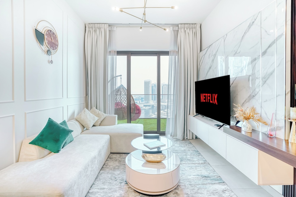 PVH - Exquisite 1BR - Binghatti Canal