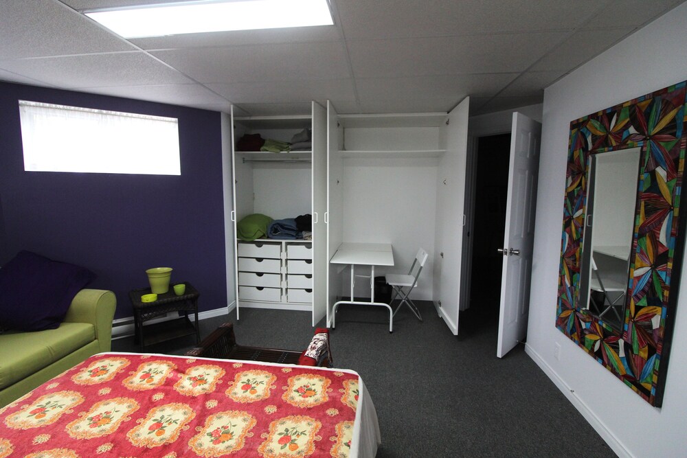Room in Guest Room - Gandhi Very Large Room Decorated in Indian Style, Office Space and Sofa view 4