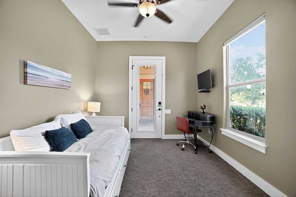 Hill Country Retreat & Casita