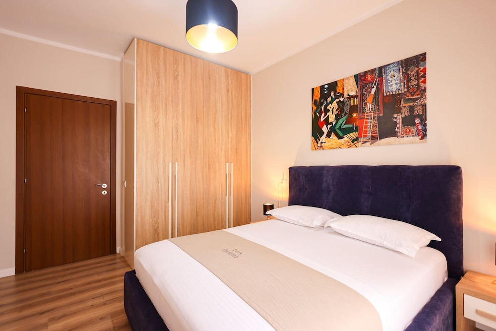 Grandstay Urban Six in Durr s