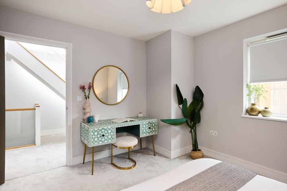 The Avery Hideout - Spacious 3bdr House With Rooftop Terrace