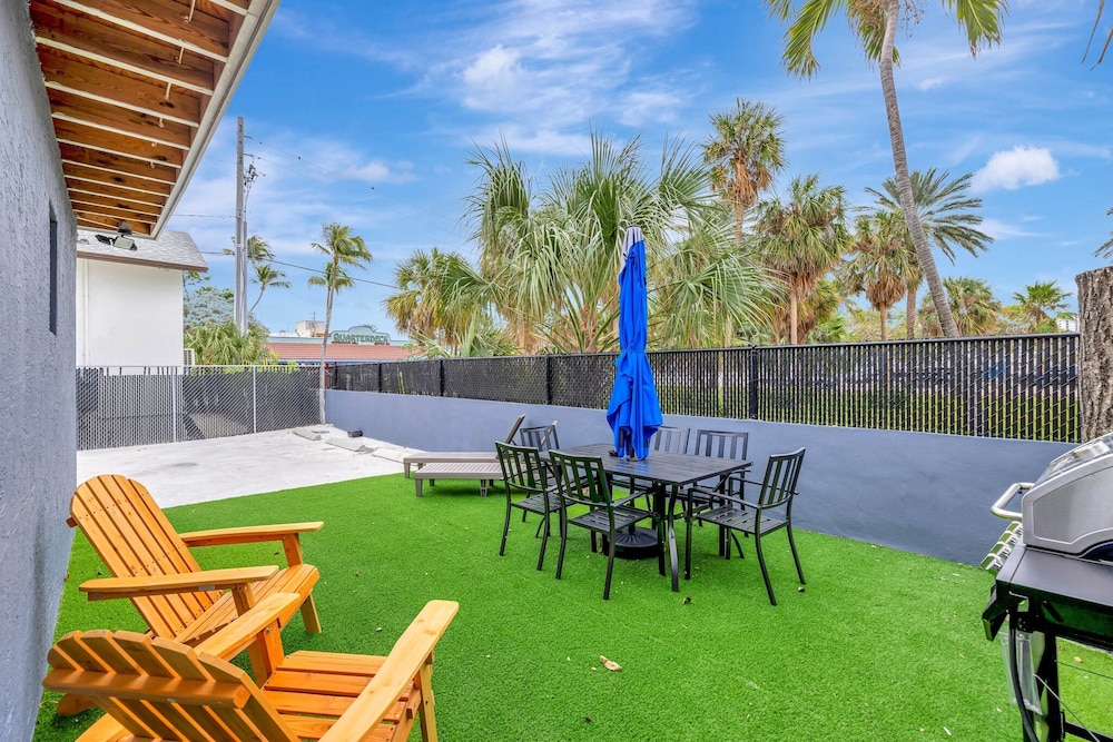 2BR 1BA off Las Olas Steps to Beach