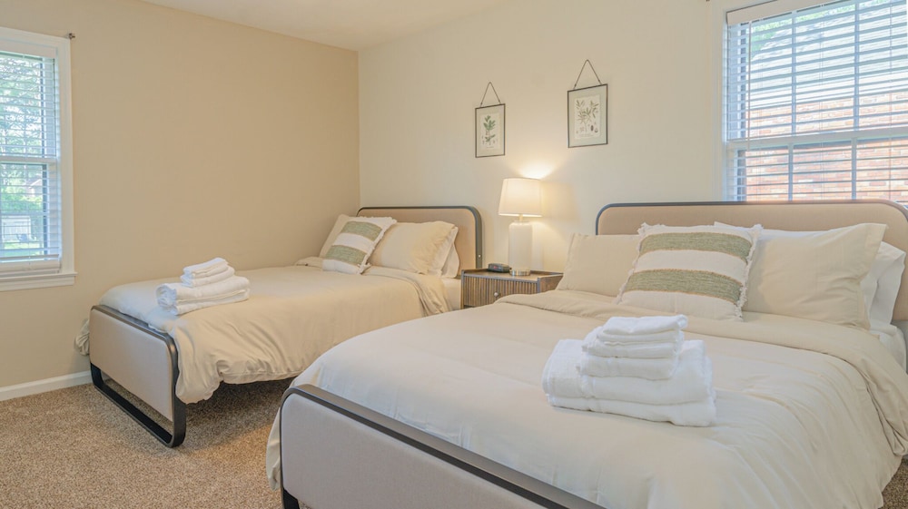 Relaxing 3BR Getaway with Pool and games