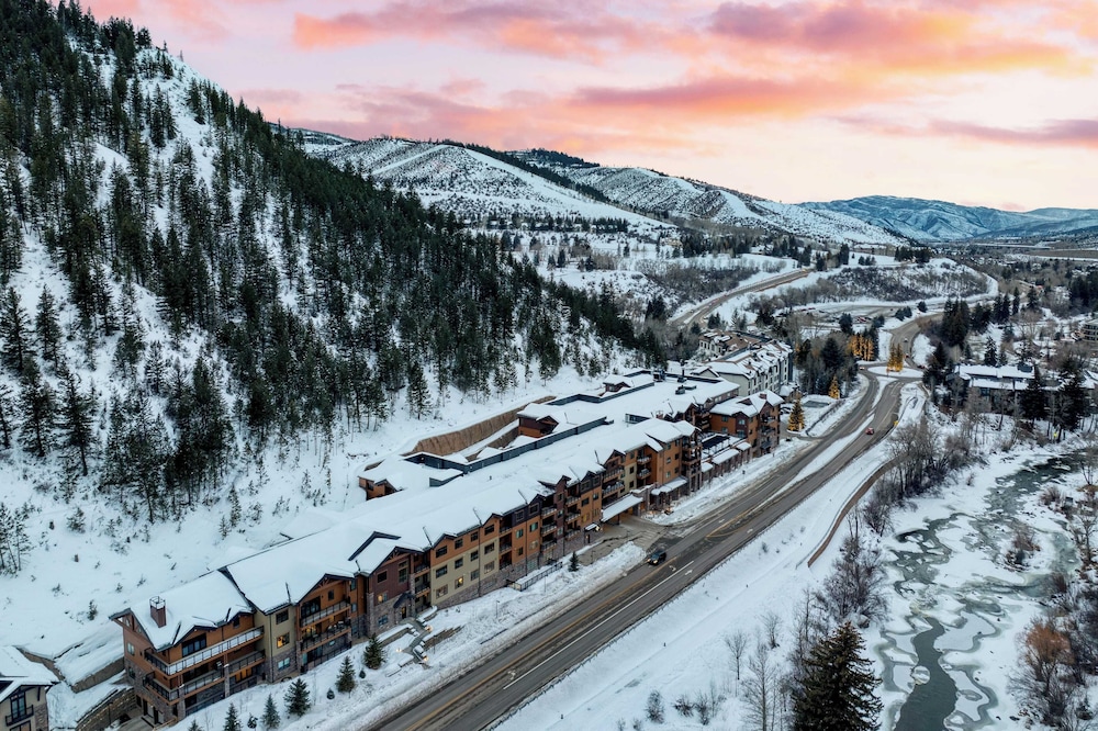 Luxe 3bdr Near Vail w/ Views Gym, Pool, Game Room Alpine Oasis at Frontgate