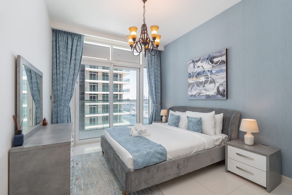Mesmerizing 2BR in Emaar Beachfront With Sea Views