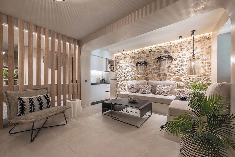 Apollonos 28 Luxury Suites