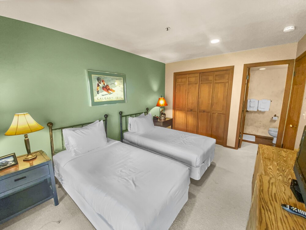 1791 Lakeside Getaway At Deer Valley! Outdoor Heated Pool & Hot Tubs! 2 Bedroom Condo by RedAwning view 2