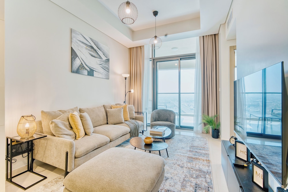 PVH - Contemporary 2BR - Aykon Tower C