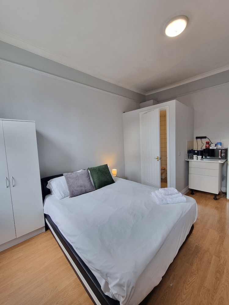 Charming City Studio Room in Near Central London view 4
