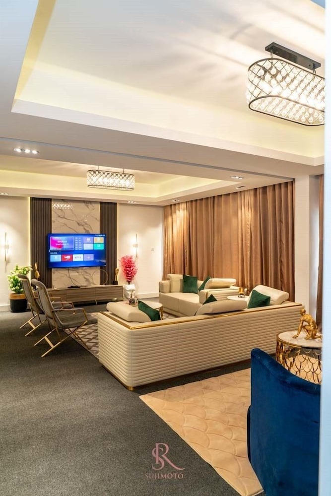 Sujimoto luxury