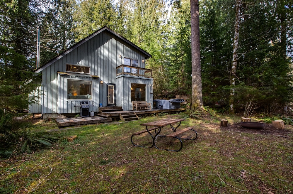 19MBR - Hot Tub - Sauna - BBQ - Pets Ok - WiFi - Sleeps 10 view 5