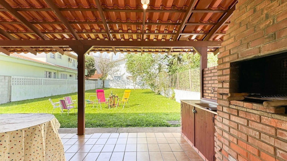 Casa Aconchegante a 100 metros da praia