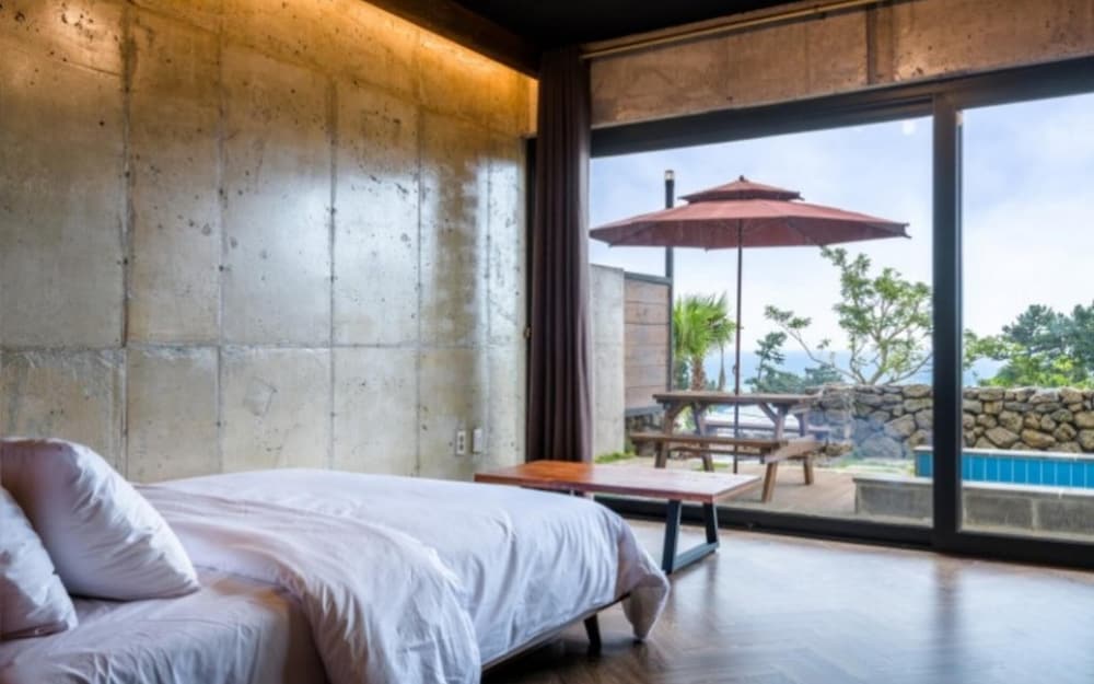 Seogwipo Who House Pool Villa view 4