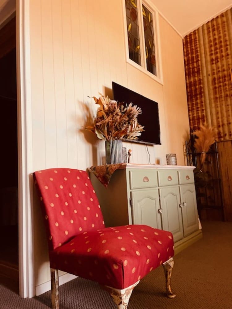 Charming 1-bed Farm Cabin With Wood Fire