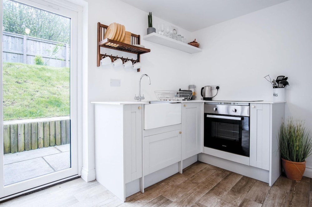 Yellow Cottage - 2 Bedroom Cottage - Dale