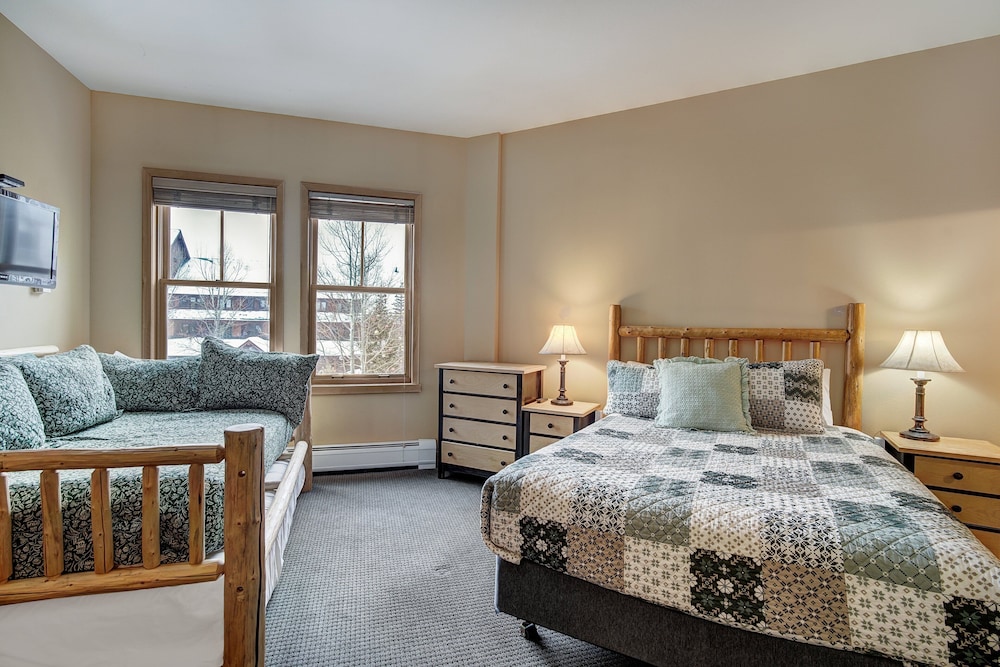 Fantastic Mountain Home Near Ski Lifts 3 Bedroom Condo