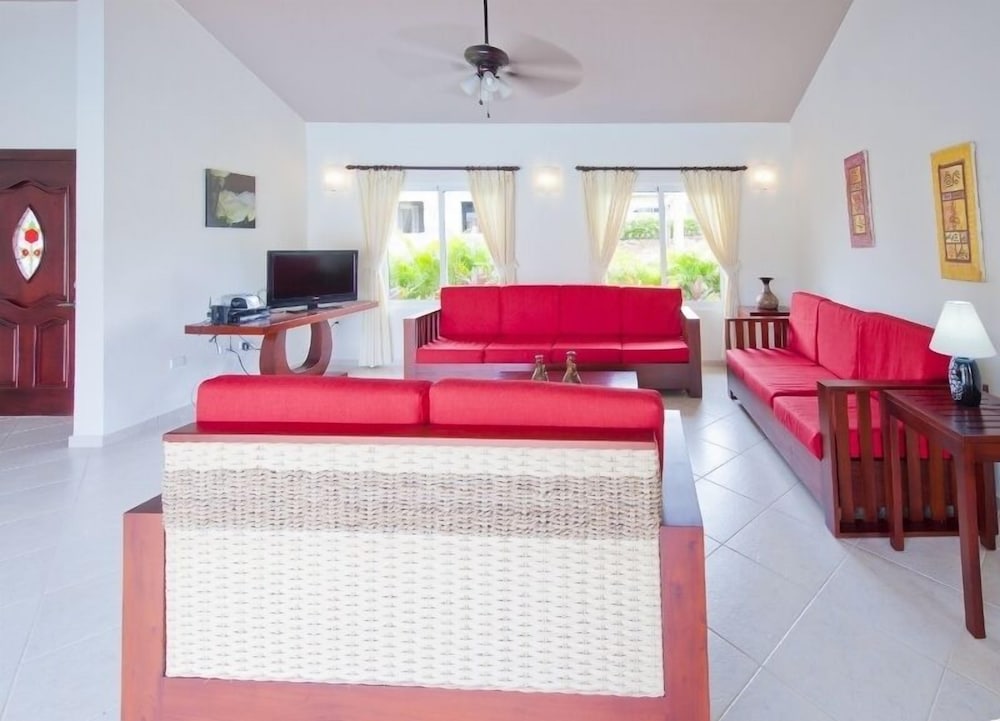 Privacy and comfort luxury 6 bedroom villa