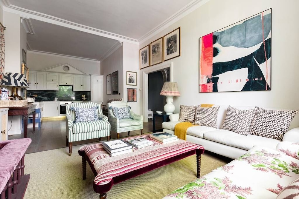 Porchester Square VI by Onefinestay