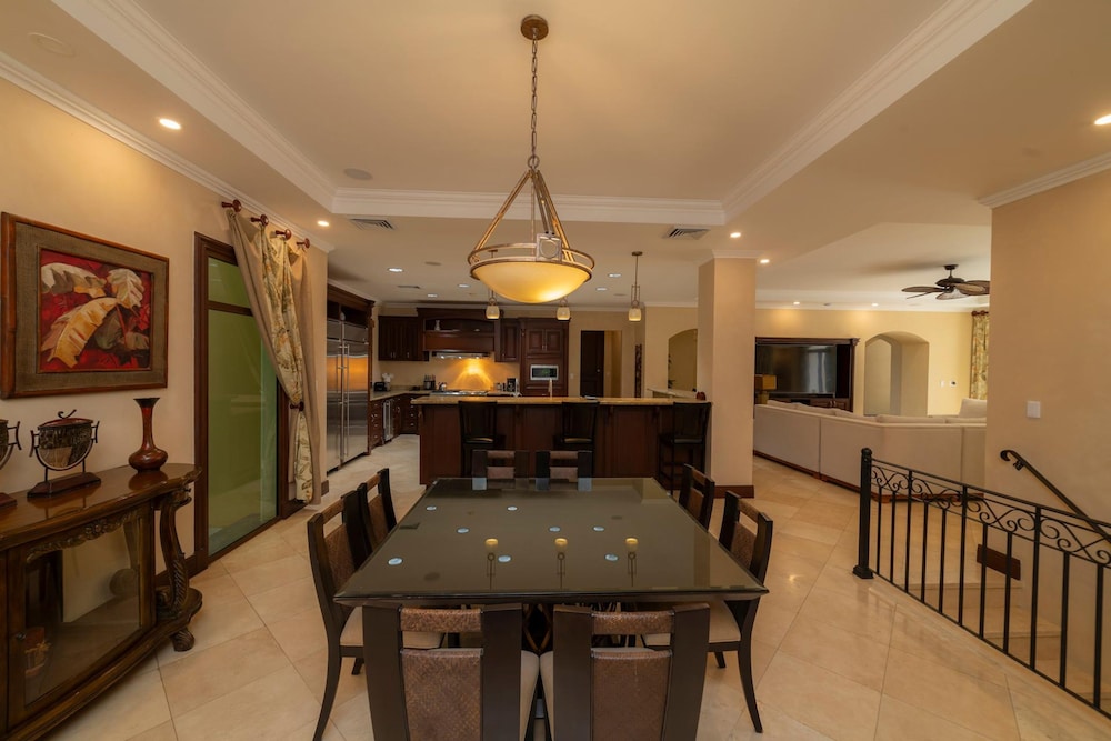 - Casa Zafiro 7 Bedrooms Private Pool