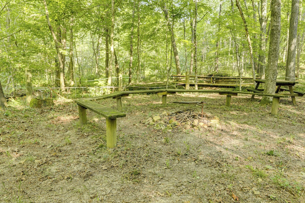 Private Ponds & Trails: Hillsboro Nature Retreat!
