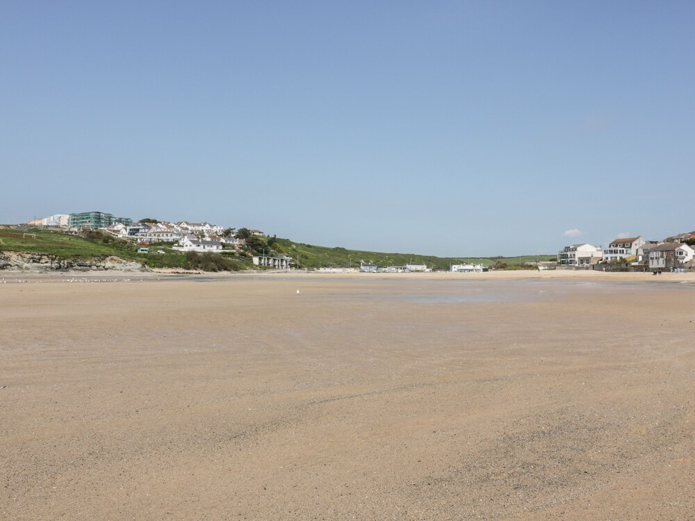 Porth Beach Villa