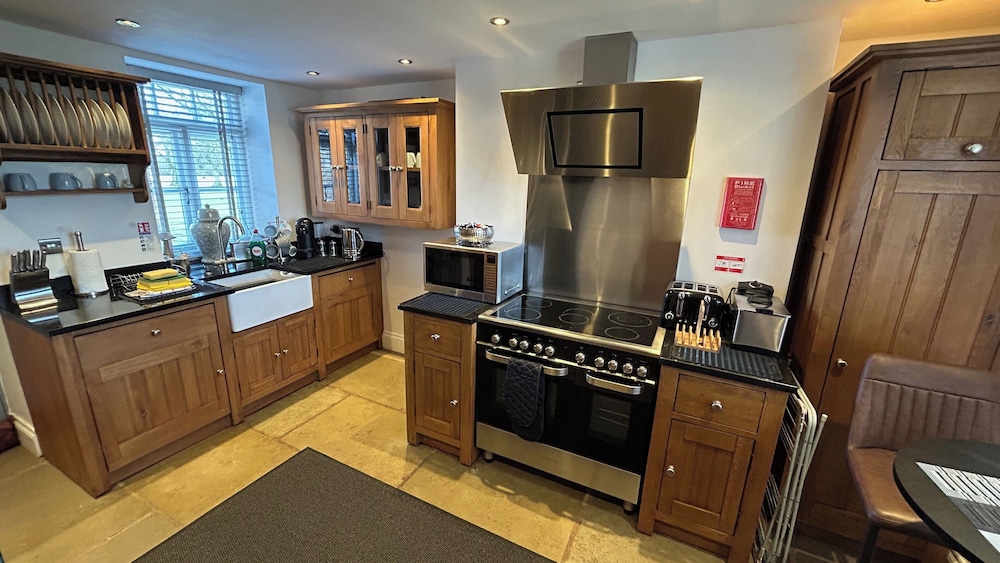 4 Bed Farmhouse Alton Tower Xmas Market Chatsworth