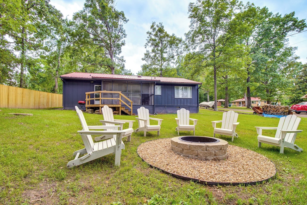 Cozy Lakeview Retreat, Close to Bull Shoals Lake!