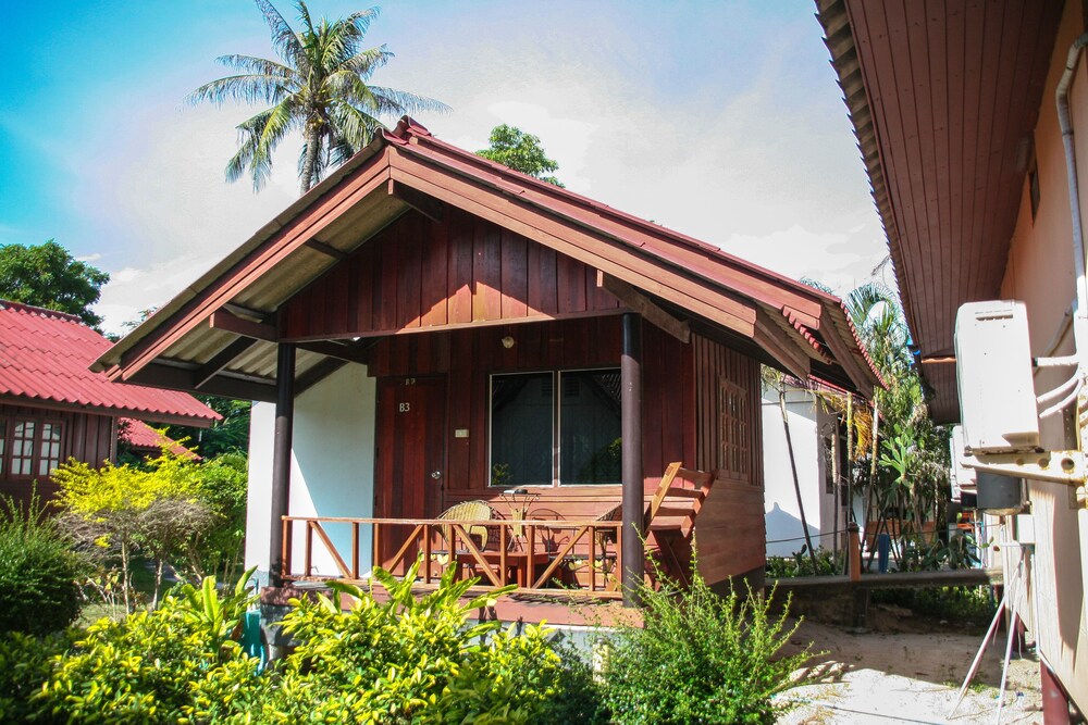 The Beach Village - Hostel
