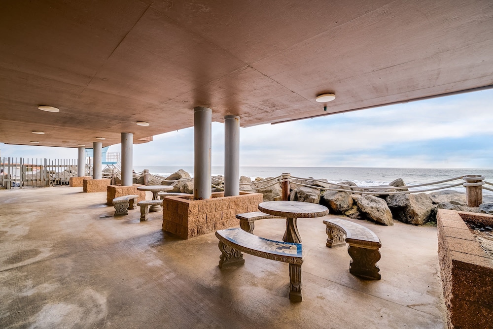 Luxury Oceanfront Condo With Private Beach Access
