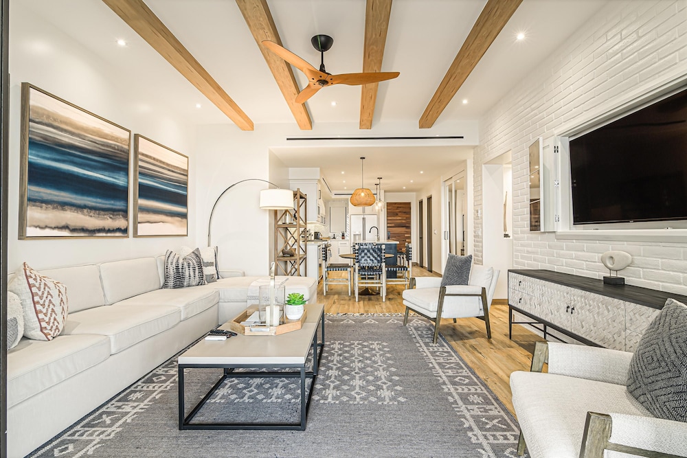 Oceanview 2BD Residence With a Spacious Terrace
