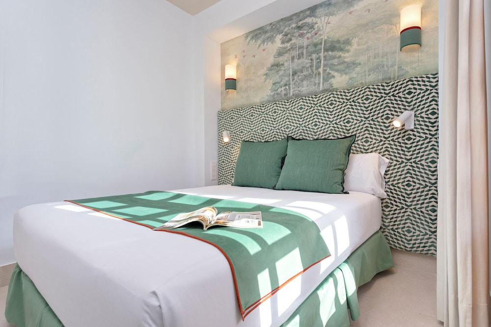 Bright Apartment in Seville. Tomás de Ibarra II