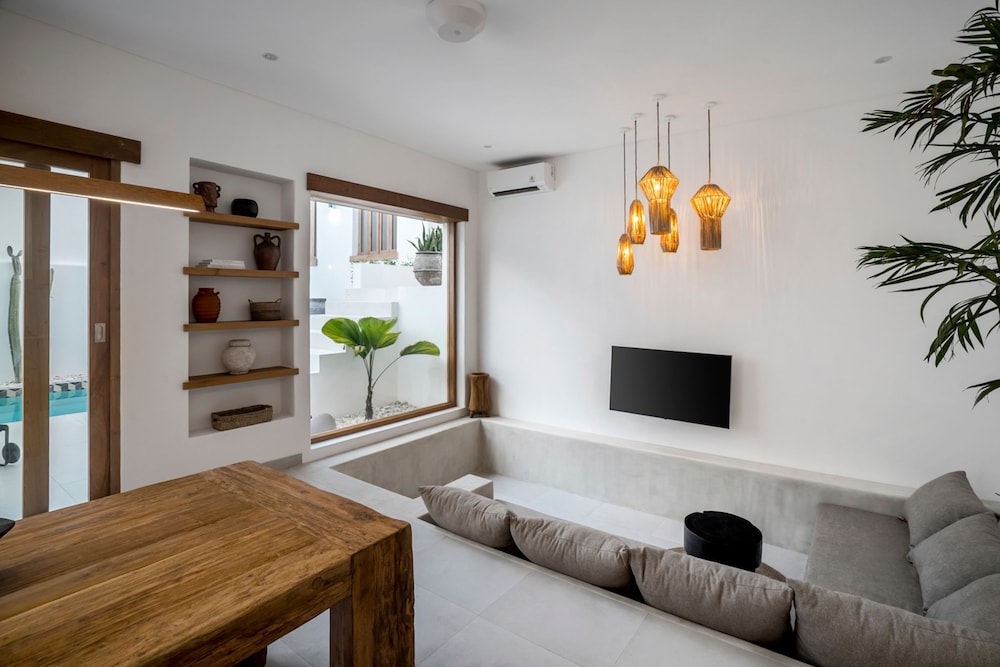 Villa Oasi 1 by Alfred in Bali - Brand New Tropical Luxury 3 BR Bingin Beach