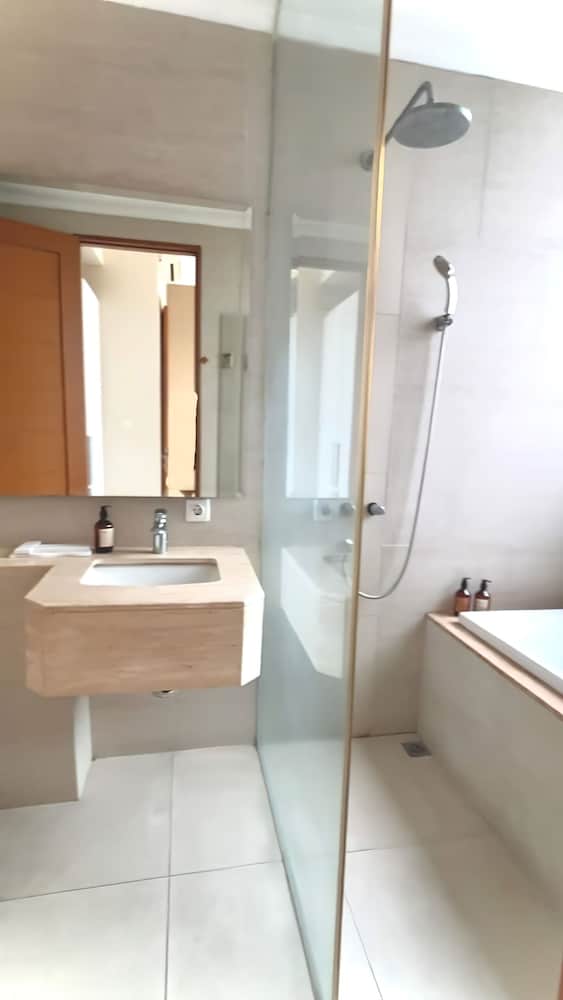 Premium Taman Anggrek Residences