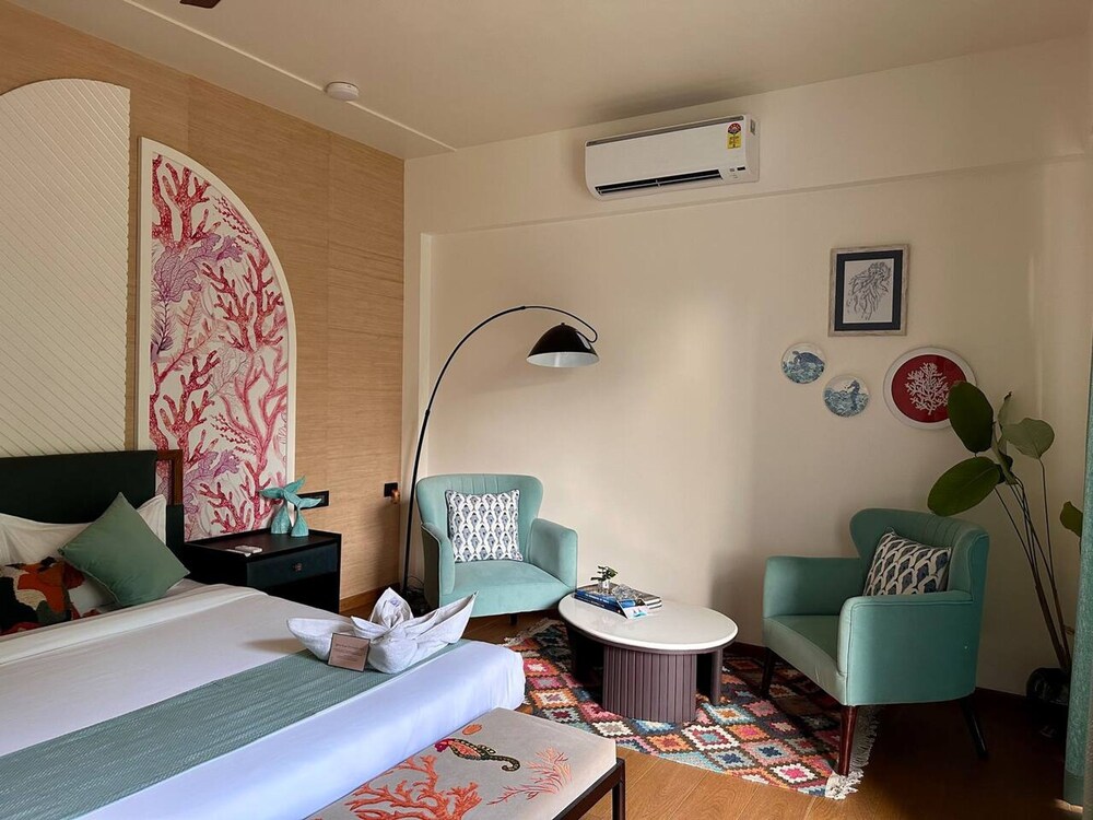 Luxe 3bhk Villa Kosha Pvt Pool - 2km to Beach
