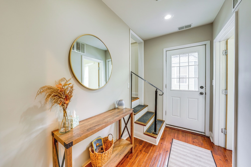 Fire Pit & Grill: Family Home on Fox River Trail!