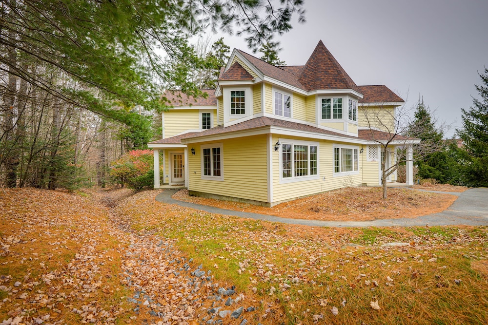 West Dover Abode w/ Hot Tub ~ 2 Mi to Mount Snow! view 4