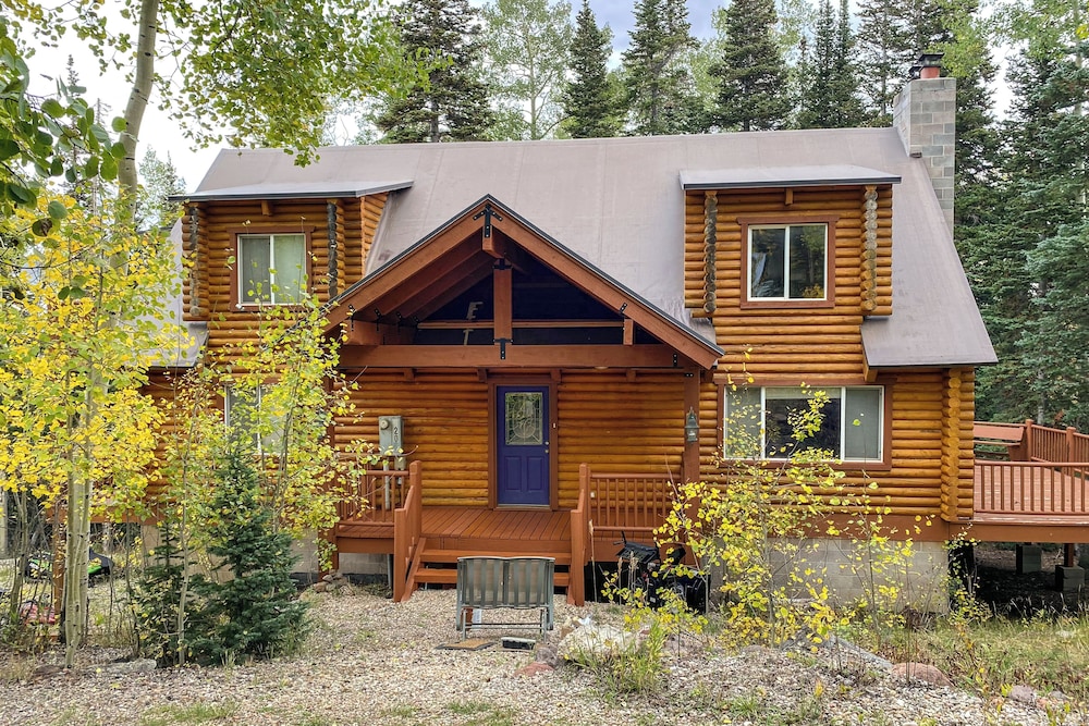Quiet 2BR Fireplace Balcony W & D