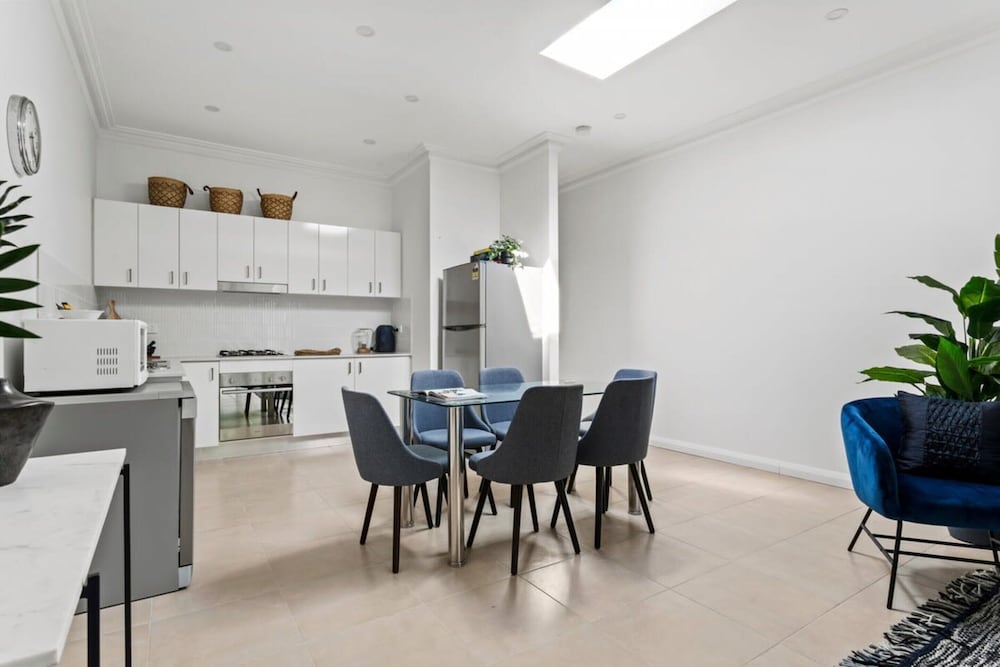 Patio House: Moments From Marrickville Metro