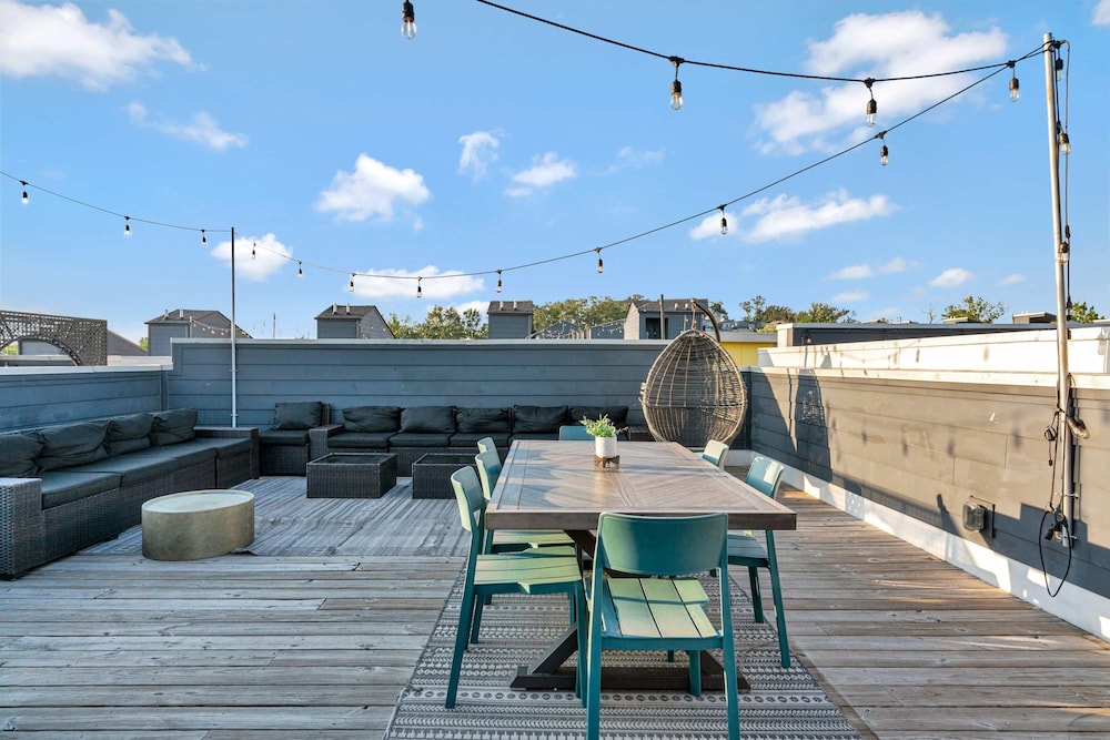 Rooftop Deck 2 Car Garage Near Downtown Nashville