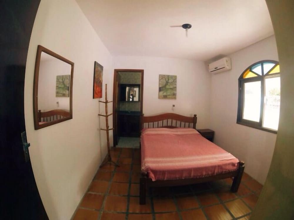 6 Bedroom House - 205 view 3