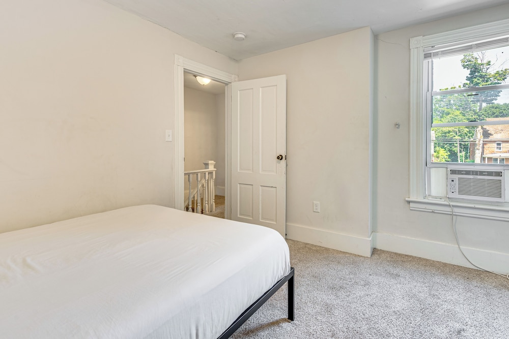 Shop & Dine: Central Stroudsburg Townhome!